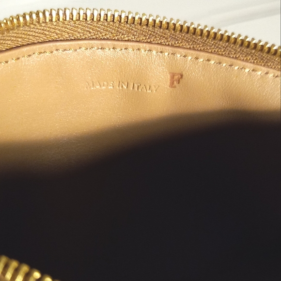 Celine pouch - Picture 9 of 16